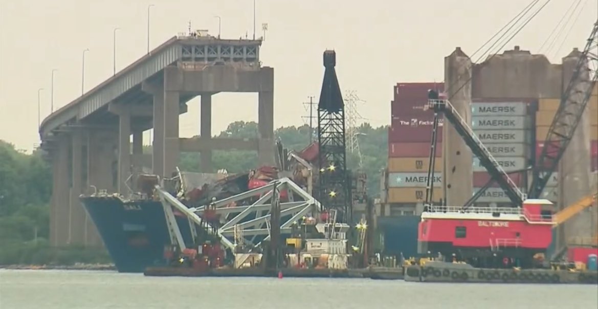 They’re moving the Dali. 🚤 #PortOfBaltimore @loriannlarocco $DJT youtube.com/live/xQcyflAH-…