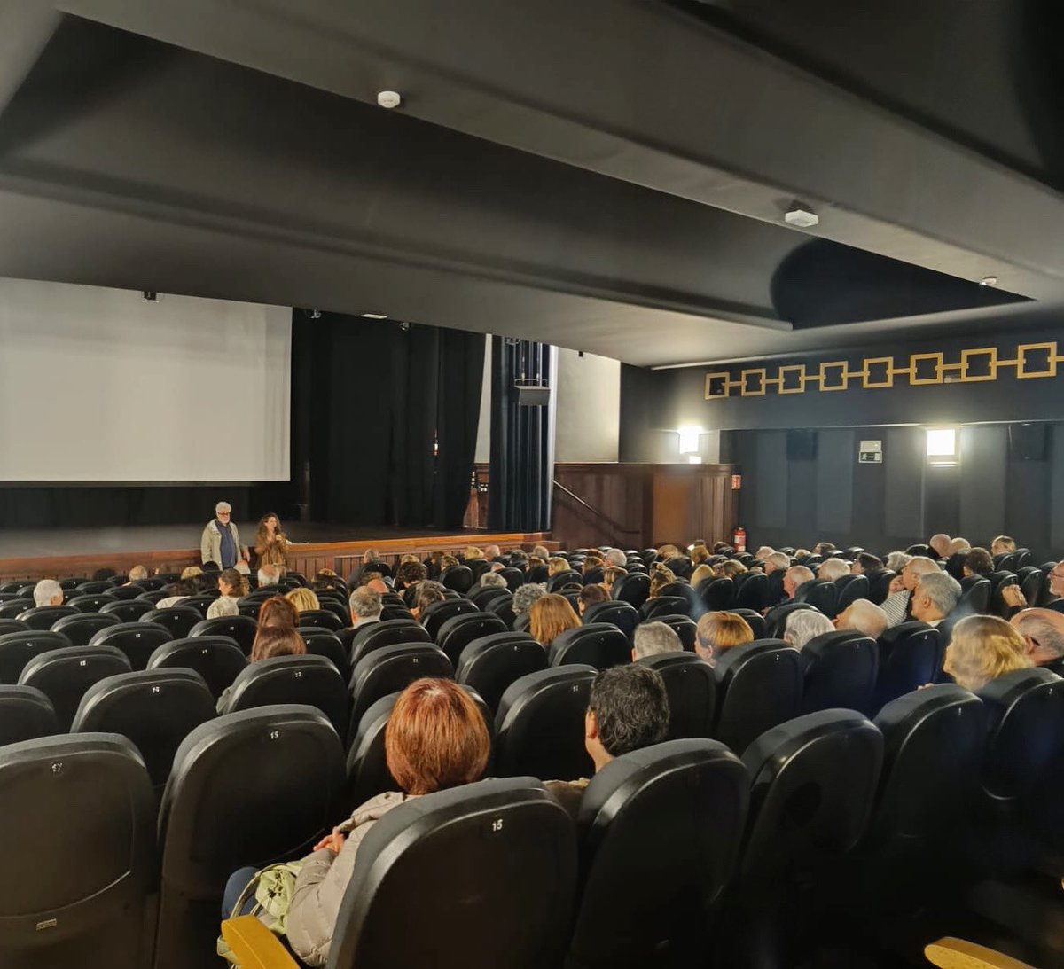 🤩 Qué maravilla ha sido poder contar con <a href="/NinaOlvido/">Andrea Jaurrieta</a> este fin de semana en coloquios organizados en varias salas de EZAE para analizar #NINA. Nos ha permitido saber más de este estupendo western contemporáneo que remueve conciencias. Si no la habéis visto... ¡que no se os pase!