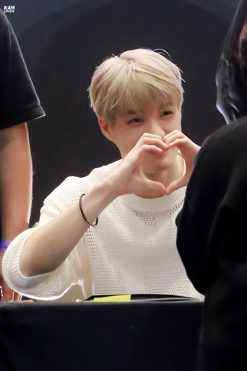 Kanchisaaa's tweet image. 240520 | น่ารักม๊าก 🫶🏻✨️

#JENO #제노 
#NCT #NCTDREAM 
#ShopeexNCTDREAM_FansignandEvent