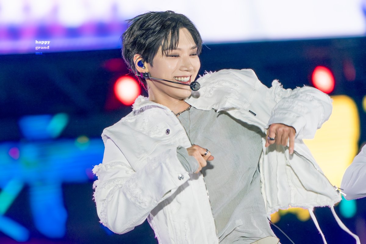 240519 메가콘
아 상큼해
#TEN #텐
