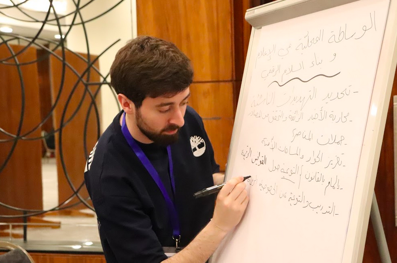 UNDPArabic's tweet photo. الوسطاء الداخليون هم بناة السلام .

فهم يساعدون مجتمعاتهم على حل النزاعات سلمياً ويضمون قادة مدنيون أو اجتماعيون أو دينيون أو سياسيون موثوقون، وشباب ونساء، #IM4Dialogue https://t.co/hZFHX6QUej
