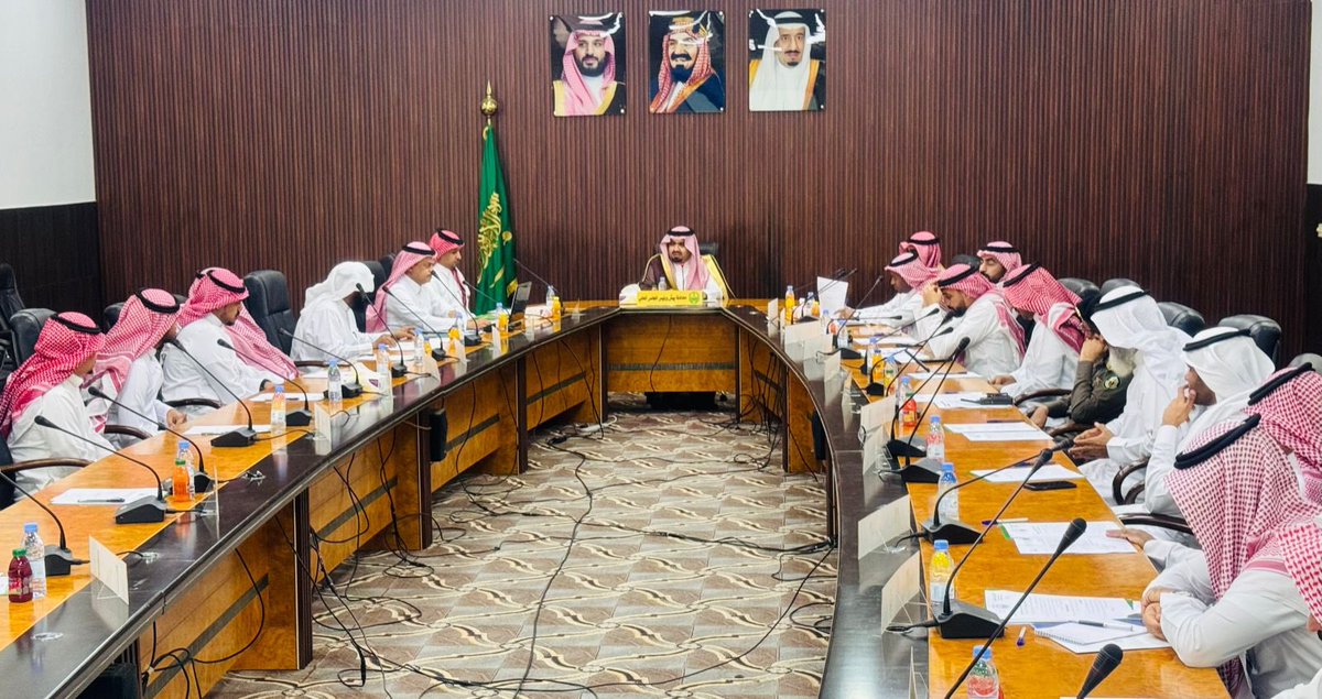Baishgov's tweet photo. رأس محافظ بيش أ.عماش بن فهد الشكره اجتماع المجلس المحلي في جلسته الاولى لدورته الثانية  بحضور مديري الإدارات الحكومية وأعضاء المجلس، وذلك لبحث  العديد من الموضوعات المطروحة والاقتراحات التنموية في جدول الأعمال واستعراض الاعمال السابقة . https://t.co/KzyGVytbQo