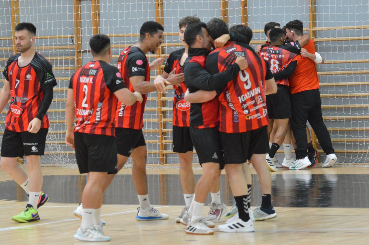 CordobadeBM's tweet photo. Aún recuperándonos de lo que, a pesar del desenlace final, fue un fin de semana inolvidable. Pasión granate en la pista y en la grada de Aritzbatalde #OrgulloGranate https://t.co/EcoR0bCcIX