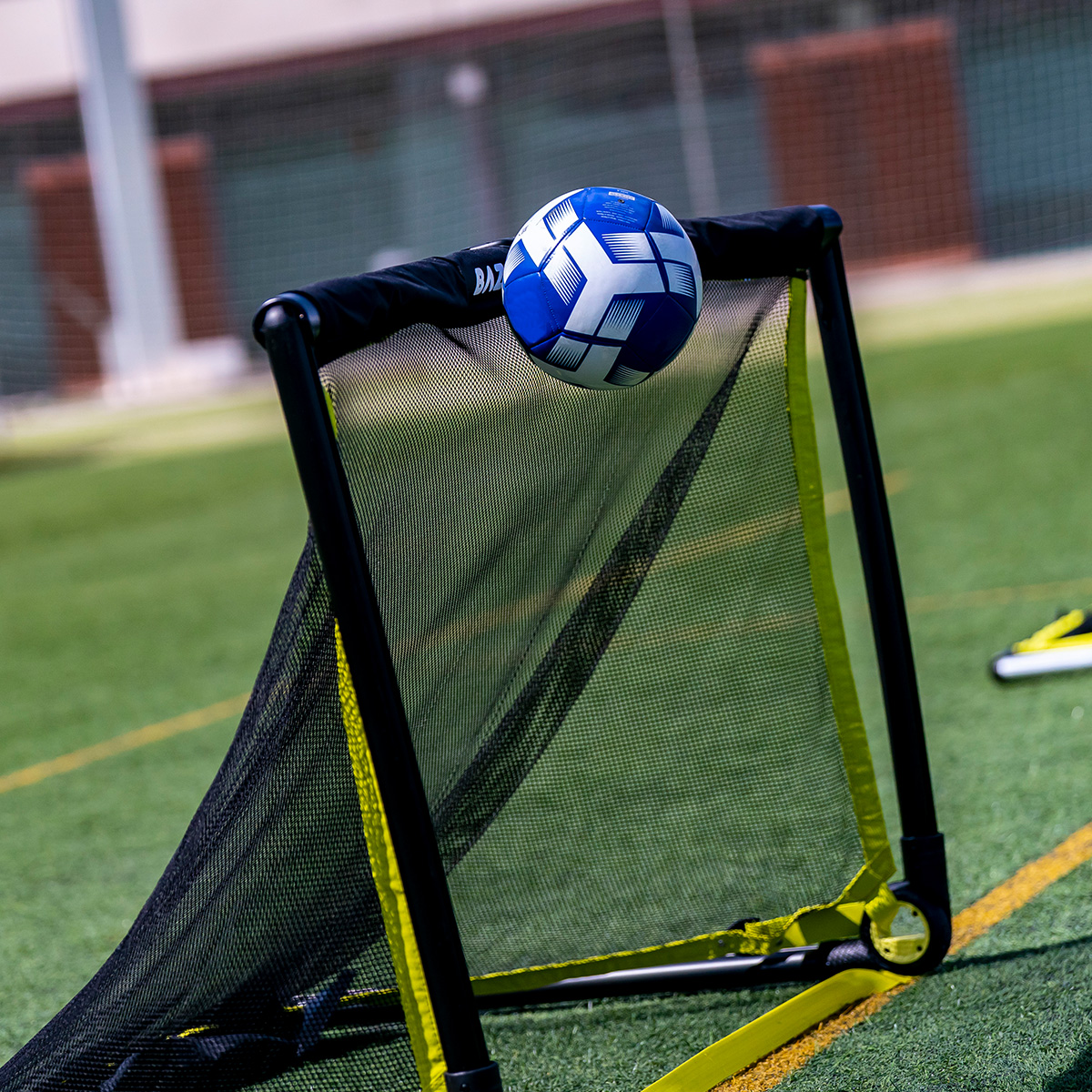 🥅 Resistant to powerful shots 🥅 The @BazookaGoal mini football goals feature an innovative sturdy recoil frame that resists every type of shot. Bedfordshire FA member Clubs can purchase BazookaGoals with a 20% discount! Check out the store 👇 bazookagoal.com/en_gbp/bedford…