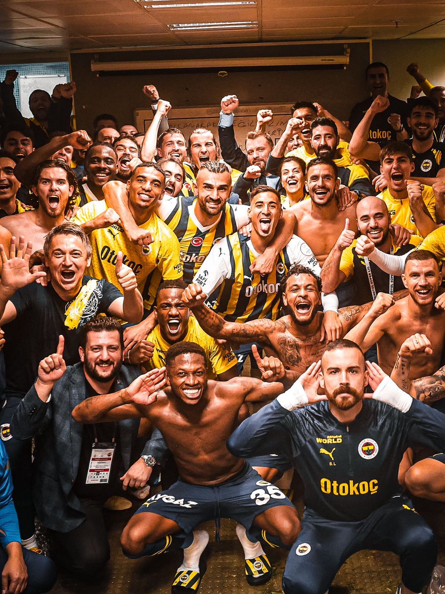 Tribünde mantarlarsın, sesin çıkmaz; Genç Fenerbahçeliler yakar, inletir, gider.

Sahada mantarlarsın, 10 kişiye şut atamazsın; Fenerbahçe ezer, geçer gider.

Maç sonrası mantarlarsın, bayrağımıza el uzatırsın. Ali Koç sahaya girer, döver gider.

Yapacak bir şeyin kalmaz