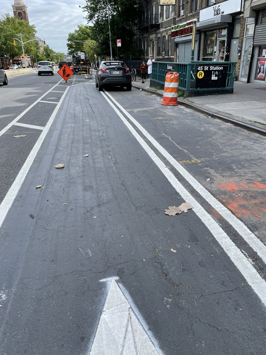 BikeSouthBklyn's tweet photo. You never know who you’ll run into on Fourth Ave.

(It will probably be a car parked in the bike lane.)

#Fix4thAve https://t.co/XCpD5XnyrC