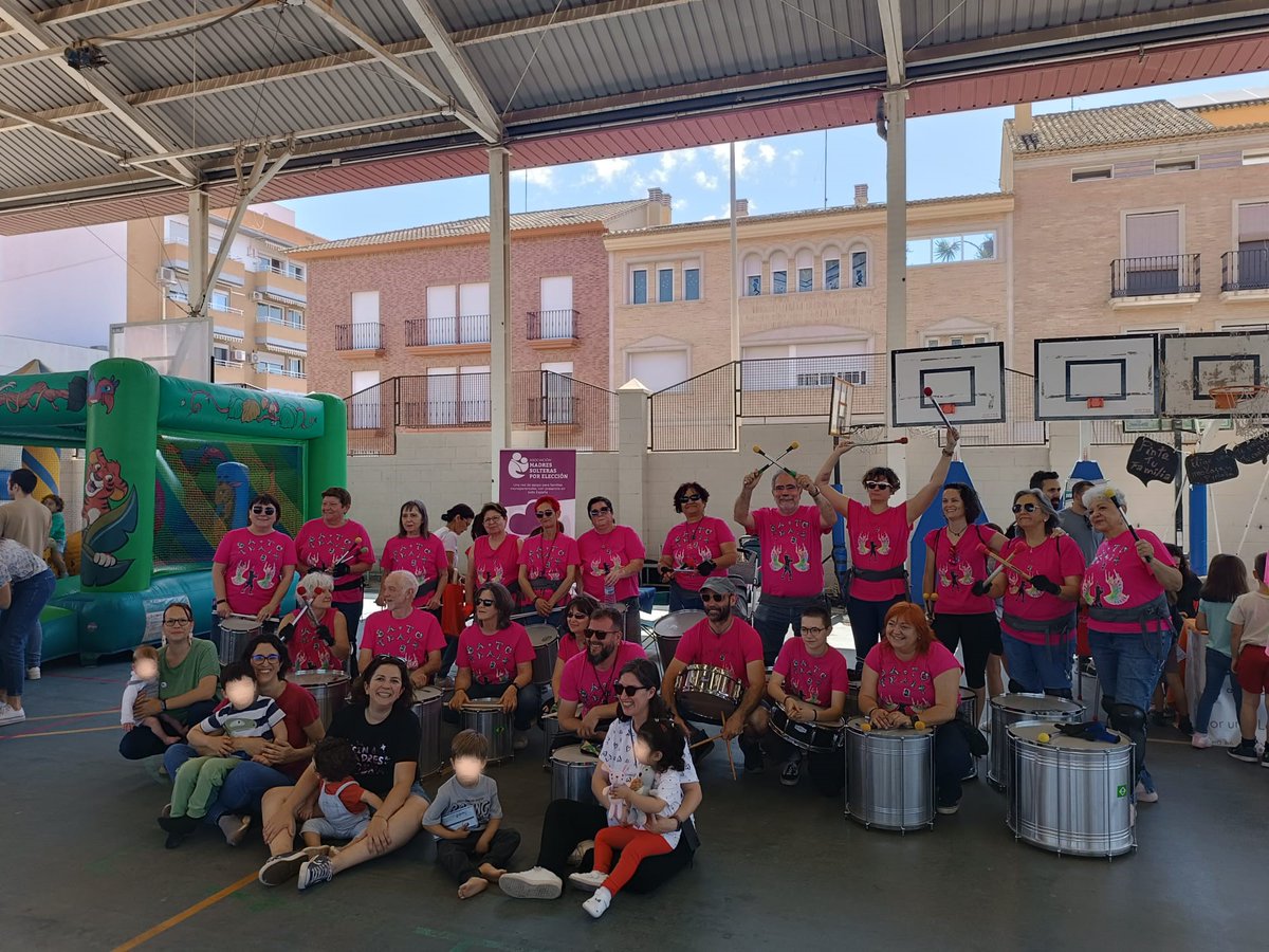 MSPE_CValencia's tweet photo. El sábado estuvimos celebrando el #diadelasfamilias en la fiesta organizada por el @ayto_alboraya.
Agradecemos al ayto su invitación y a #batutraix (#AgrupaciónMusicaldePatraix) por acompañarnos y animar la mañana.
Y, para completar el día, picnic de socias.
#MSPE https://t.co/2QYzLOKAL6