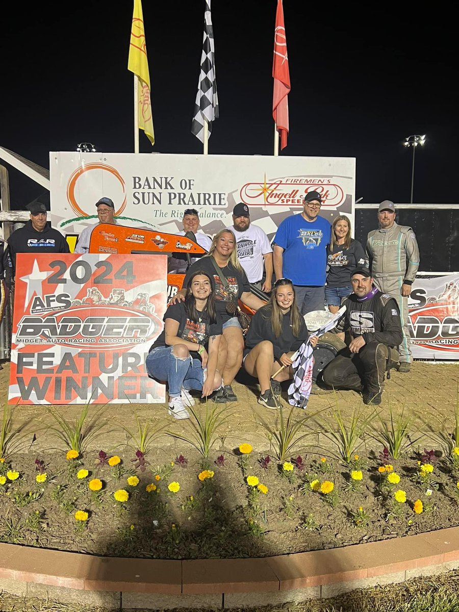 EsslingerEng's tweet image. Congrats Brandon Waelti on the @BMARAFan win last night at Angel Park Speedway in Sun Prarie, Wisconsin with his BDK powered Bullet by @SpikeChassis  #esslingerpower #esslingerbdk