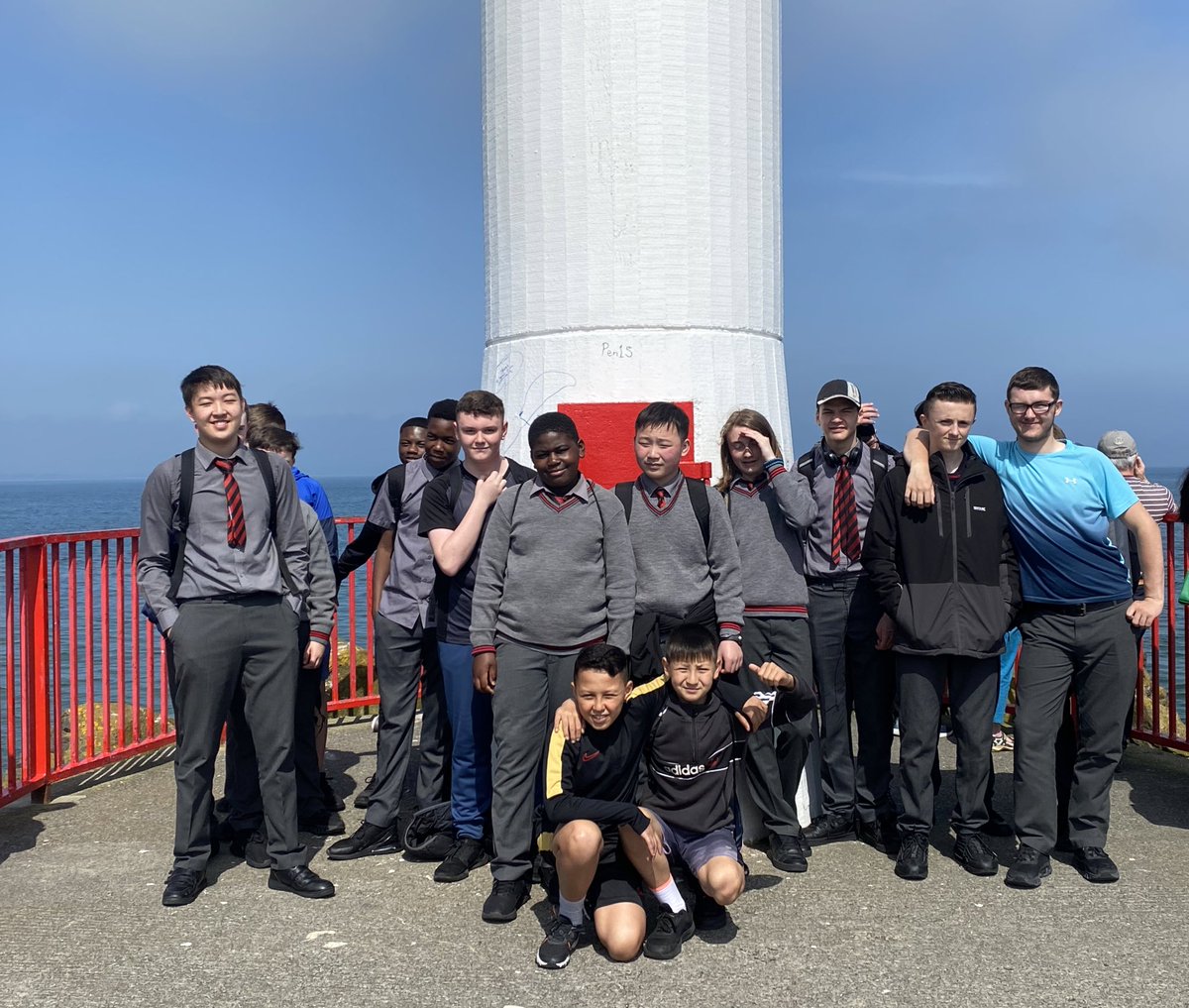 BrunnerGoals's tweet photo. Today the Green School Committee was rewarded for all of their hard work over the past two years. We decided that the best way to celebrate the biodiversity flag was to head to the coast. A brilliant day ☀️☀️@GreenSchoolsIre @thebrunnerD7 https://t.co/I8lpRhFJSB