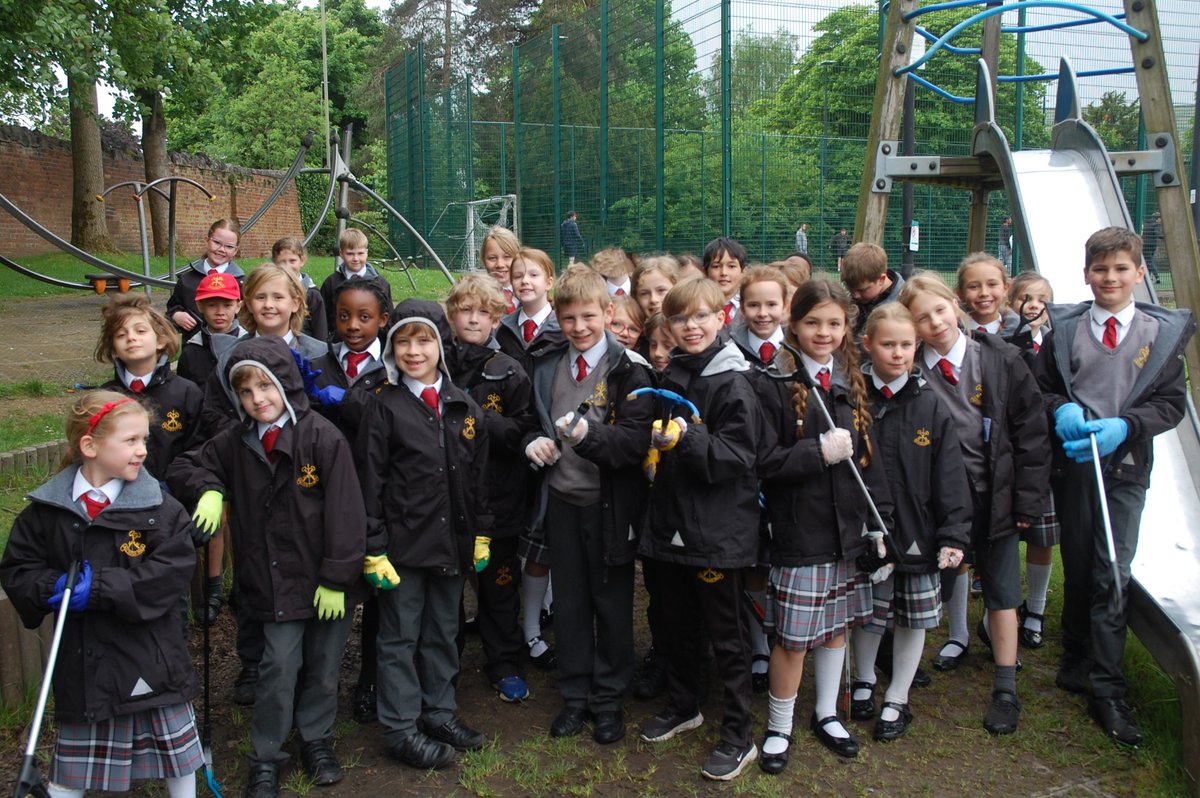 StPeterStPaul_'s tweet photo. Helping out for Community Day - Yrs 3&amp;4 have been out and about cleaning up the local park land and play areas so that others can benefit. We are really proud of their efforts - great job everyone!

#teamSPSP #respectful https://t.co/sdBEUlbdRL