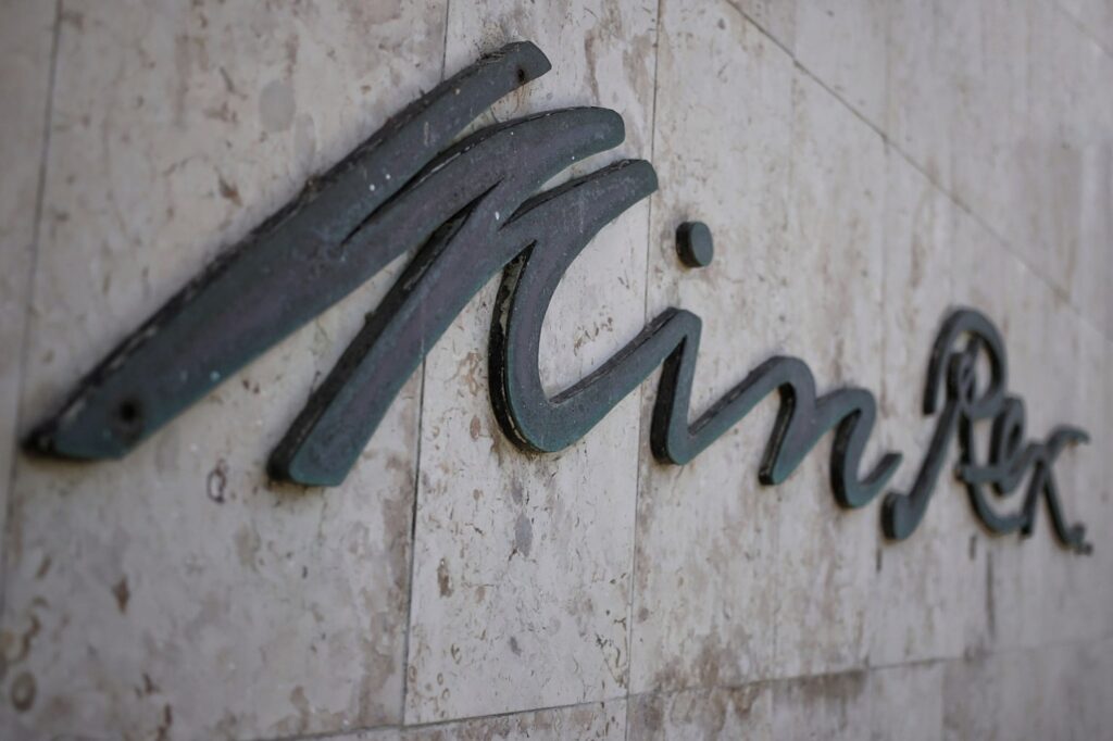 Como resultado de las medidas adoptadas desde el pasado año, se ha revertido la situación de atrasos que presentaba el servicio de legalización de documentos de @Cubaminrex.

Desde el 2/5/2024, el proceso de legalización transcurre en un plazo de 10 días.

(1/3)