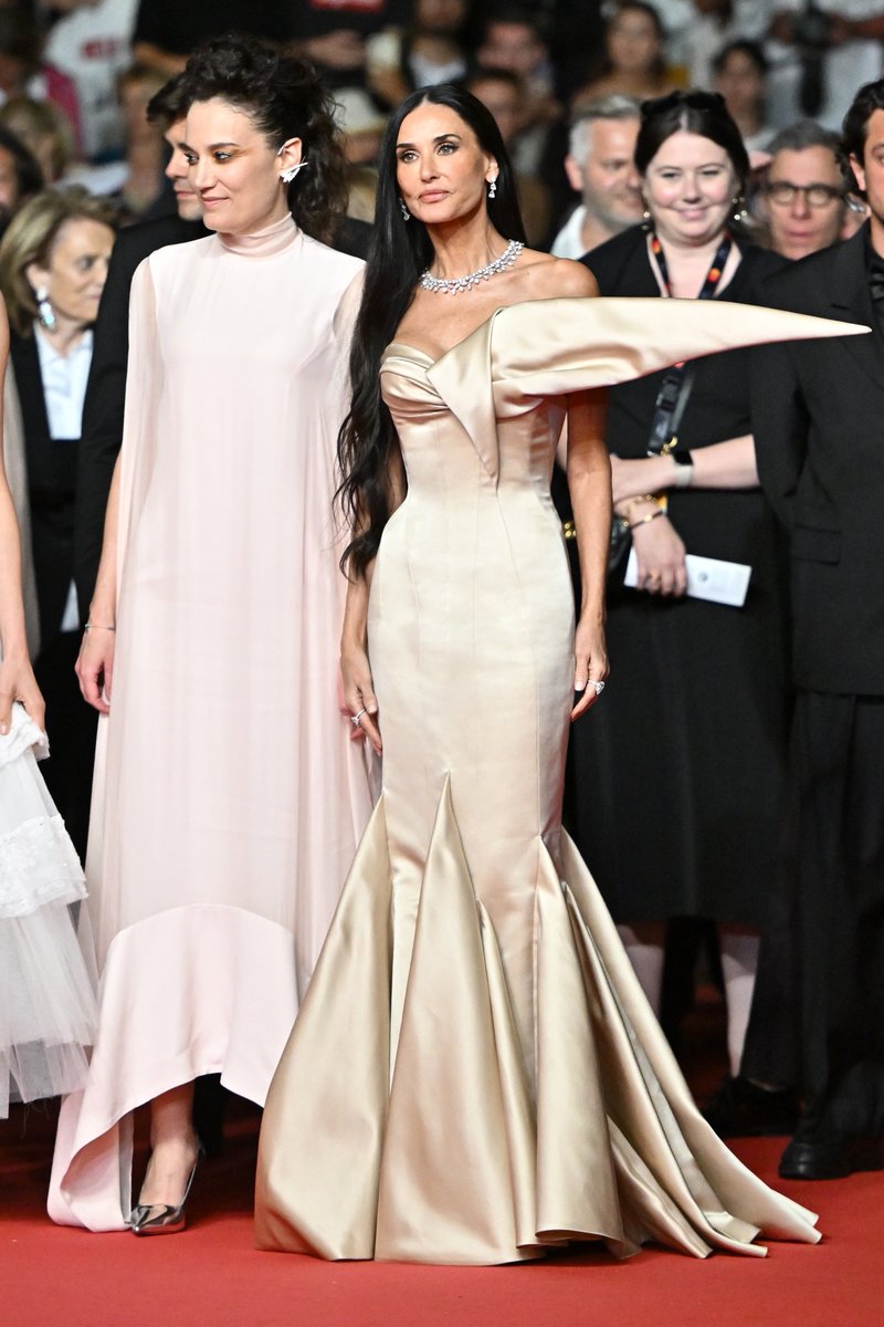 #DemiMoore appeared in #Schiaparelli Haute Couture SS24, designed by #DanielRoseberry, to the 77th @Festival_Cannes to present her latest movie The Substance. She wore a fitted strapless dress, flared at the bottom in double nude satin, with an aerodynamic bow at the neckline.