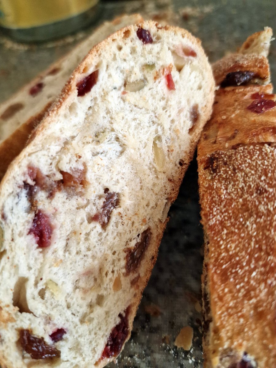 I'm telling ya....

The Tesco Cranberry, Cashew and Raisin bloomer slaps harder than Will Smith at an award ceremony.

#FatboyTwitter #dadbod #GamingFuel #Alteredscot #Alteredscoff