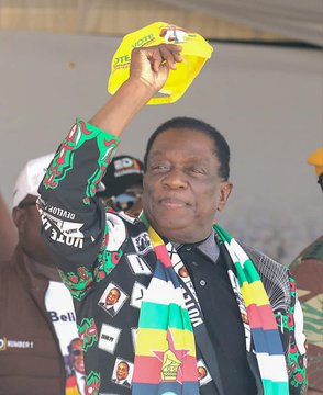 Everyone should take their hats off to President ED Mnangagwa. He is a humble guy who doesn't wave his own flag but working hard to see this country develop to a middle income economy by 2030. #Zimbabwe #Vision2030