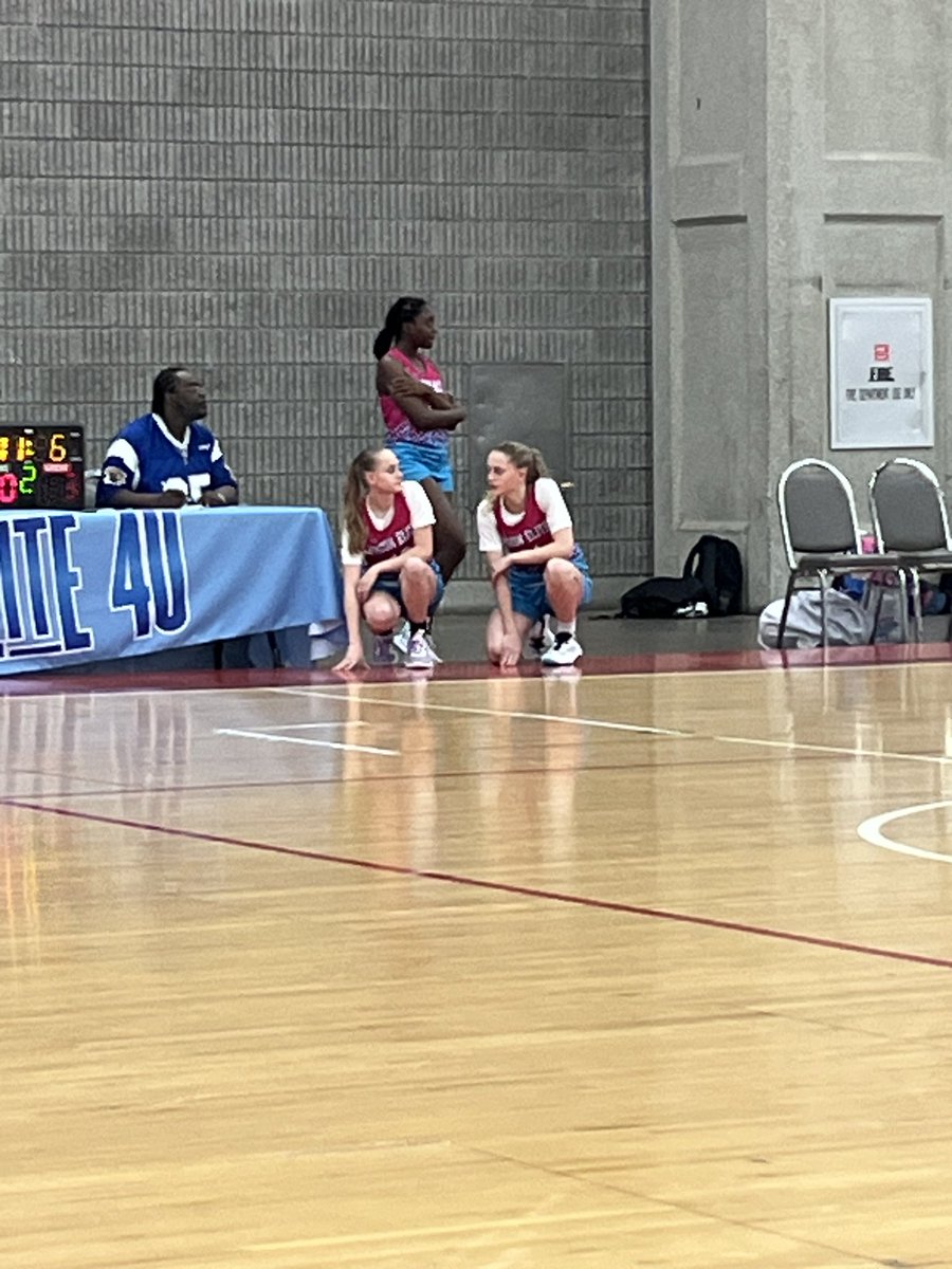 MeganMosby07's tweet photo. Had a great time at The Classic in Louisville this weekend! 🩷🩵 @LadyVisionHoops @scladyhoopcards https://t.co/zfIbgqbTXW