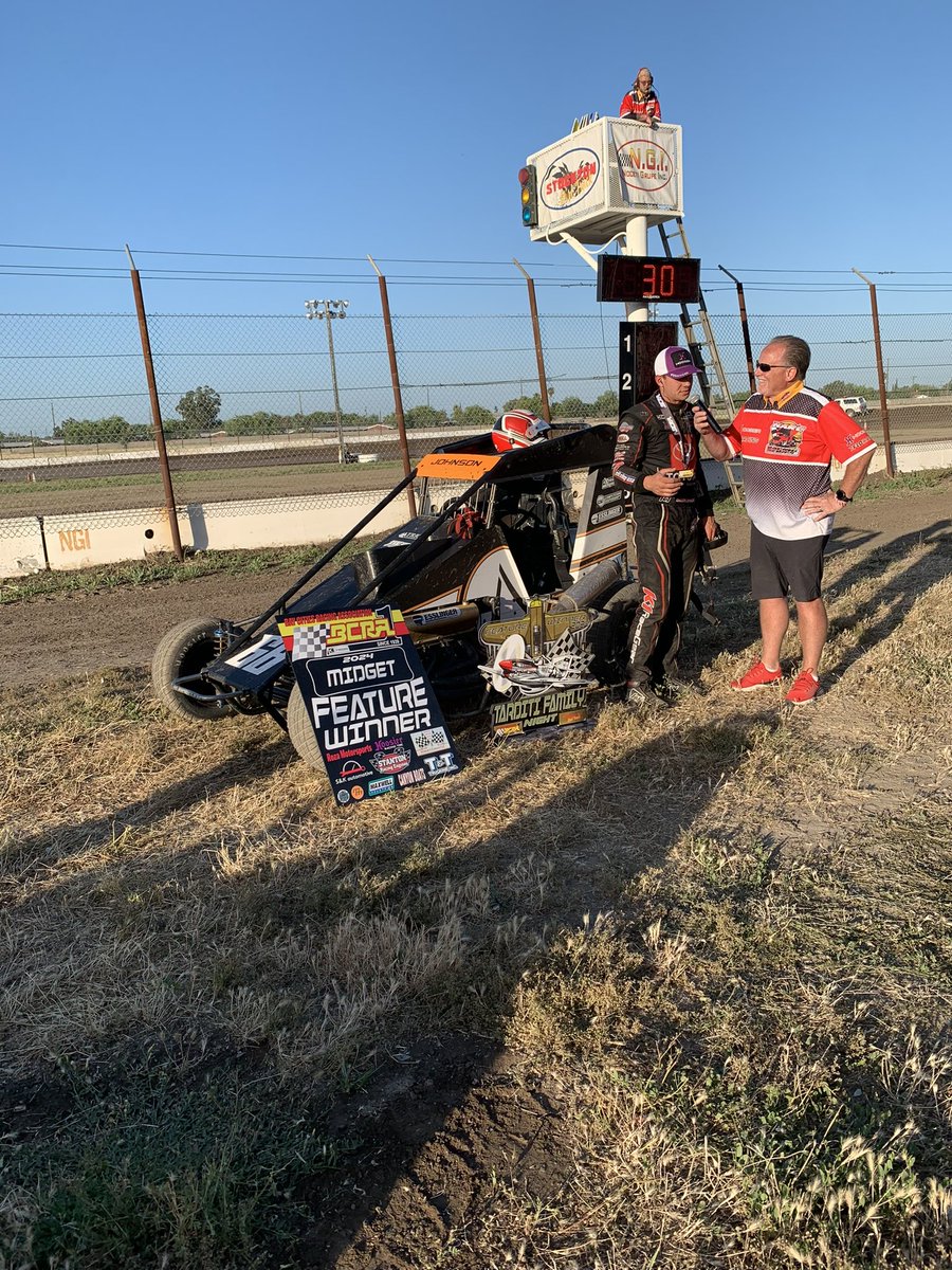 EsslingerEng's tweet image. Congratulations to @_ChaseJohnson and @Carrick_Tanner for winning both heats and finishing 1-2 in the main event last night at @StocktonDirt with BB7 power in their Stewart &amp;amp; Spike cars
#esslingerpower #bb7power @mitchy_68