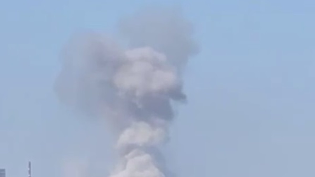 В окупованому Луганську пролунали вибухи – можливе влучання в військову базу dlvr.it/T77qNm