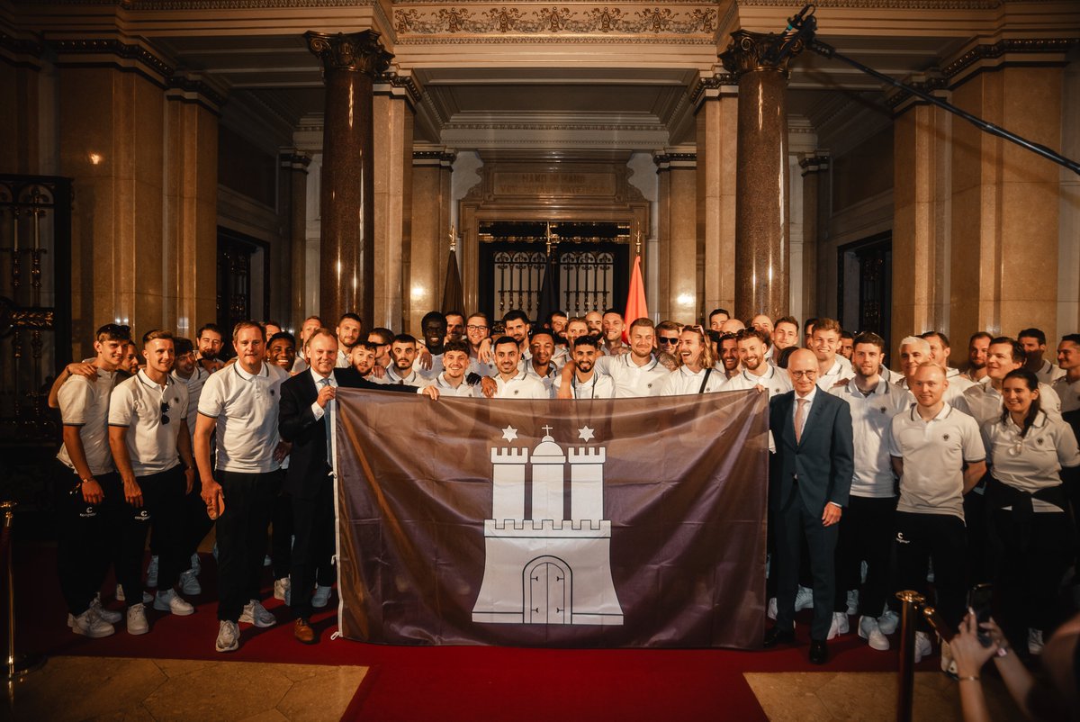 HAMBURG IST BRAUN-WEISS. 

#fcsp