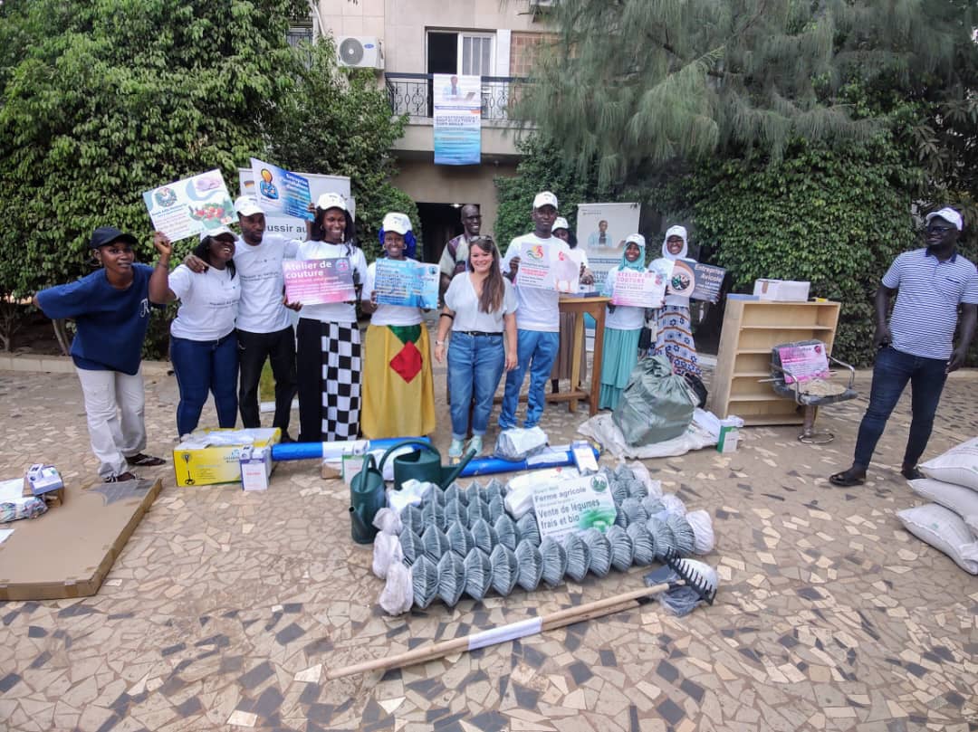 CasaBio2's tweet photo. Renforcement de capacités entrepreneuriales pour 14 conseillers à l’insertion par l’entreprenariat (CIPE) de l’Approche standard de la région de Kolda grâce aux modules proposés par l’Académie #DEFARU et remise de kits pour accompagner 25 jeunes entrepreneurs👩🏽🌾
#GFA #GIZ https://t.co/IGWhbRe240