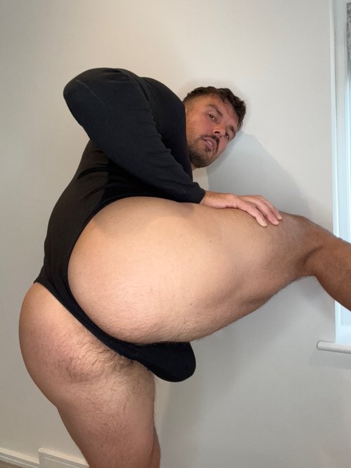 Would you wear this :p https://t.co/MEoo3ivFGc<a href="/tag/henrycavill"class="tags"><span>#henrycavill</span></a>