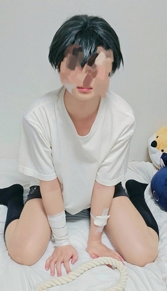 youhwa100's tweet photo. 자살소년 훈이 저가코스(가 맞나,,?🥴) 가발세팅이 넘 망해서 큰 모자이크로,,헤헷 담엔 좀더 잘 찍어볼게요!🥲
막짤구도는 유행하는거같아서,,😗 https://t.co/ijhndRUv5c