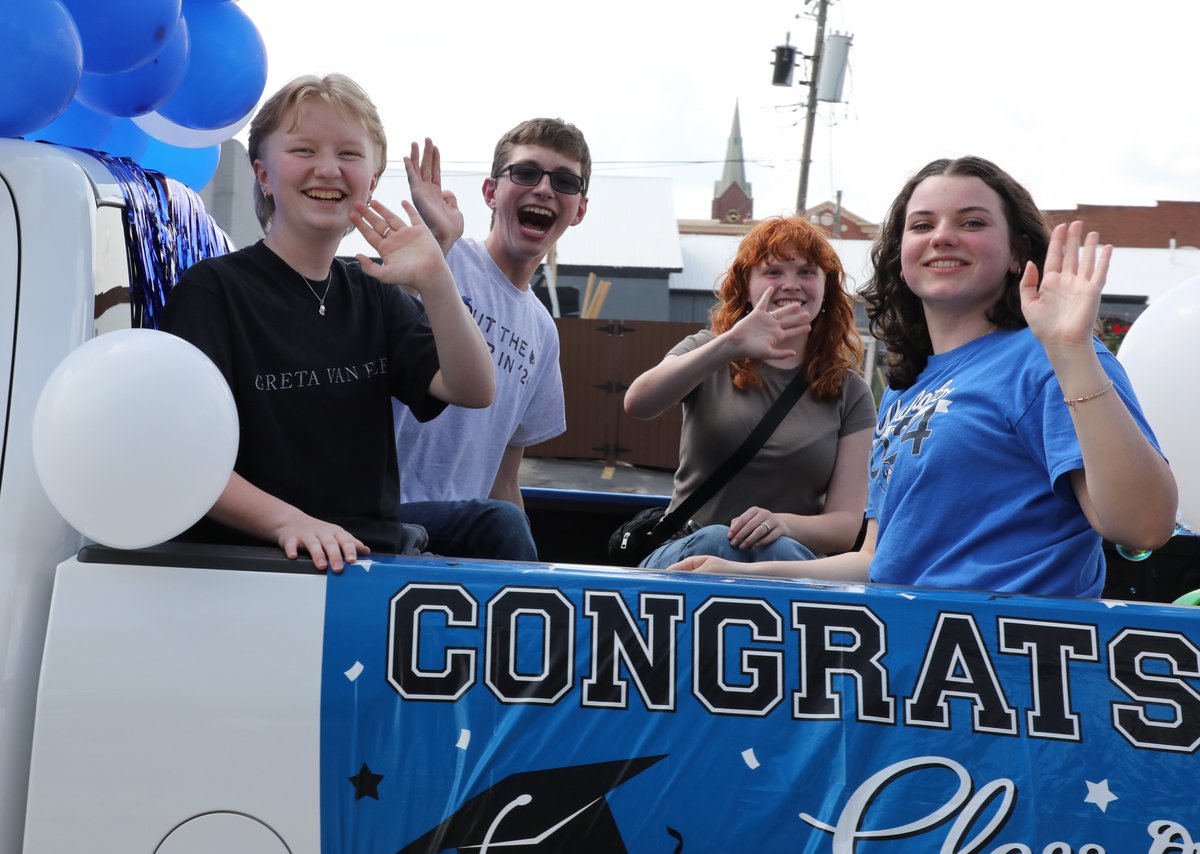SDofWashington's tweet photo. Washington High School Class of 2024 Senior Parade. Click the link below for additional photos.
https://t.co/LQYsBfHpuy https://t.co/Dl5Tw3aYfv