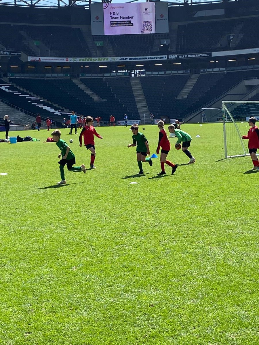 DeanshangerS's tweet photo. Some of our Yr5/yr6 boys and girls, have had a fantastic day at Stadium MK for the school's tournament day hosted by the MK Dons club. @Stadium_MK @MKDonsFC https://t.co/3Oxgnk3Pn3