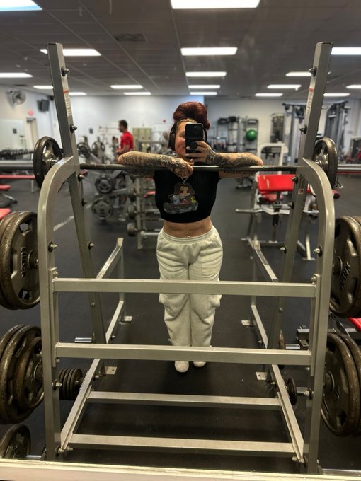 Why do I look 4&rsquo;2 https://t.co/gDIXMOzyiX