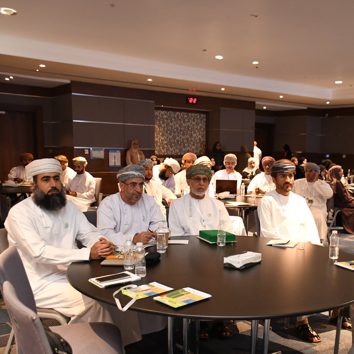 Oman_Shell's tweet photo. #OmanShell is proud to support the launch of the ‘Humanising Green Schools and Zero Neutrality’ workshop in partnership with @EduGovOman and @ea_oman. 🤝🏽 https://t.co/VQw7z6apTj