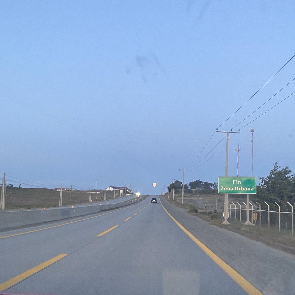 20/5
Buenos días

HOY en #PuntaArenas las RUTAS ESTÁN HÚMEDAS

⚠️CONDUZCA A VELOCIDAD PRUDENTE

🛣️Ruta 9 Norte 
Km. 17 #aeropuerto
TRABAJOS EN EL PUENTE CHABUNCO

🛣️Ruta Y-580 
Camino al Andino

🛣️Ruta Y-570 
Reserva Forestal