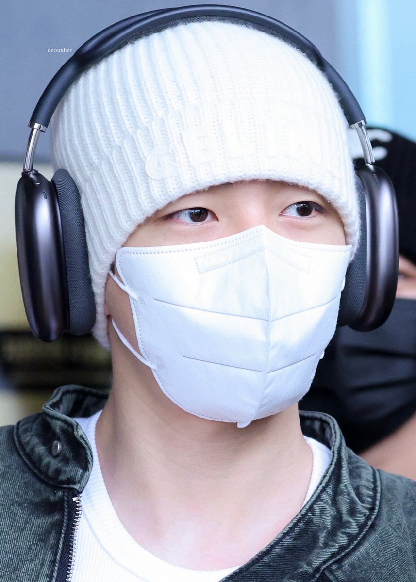 Decemberjc_1206's tweet photo. 240520 GMP 입국
#재찬 #JAECHAN #DKZ https://t.co/YObILjwERo