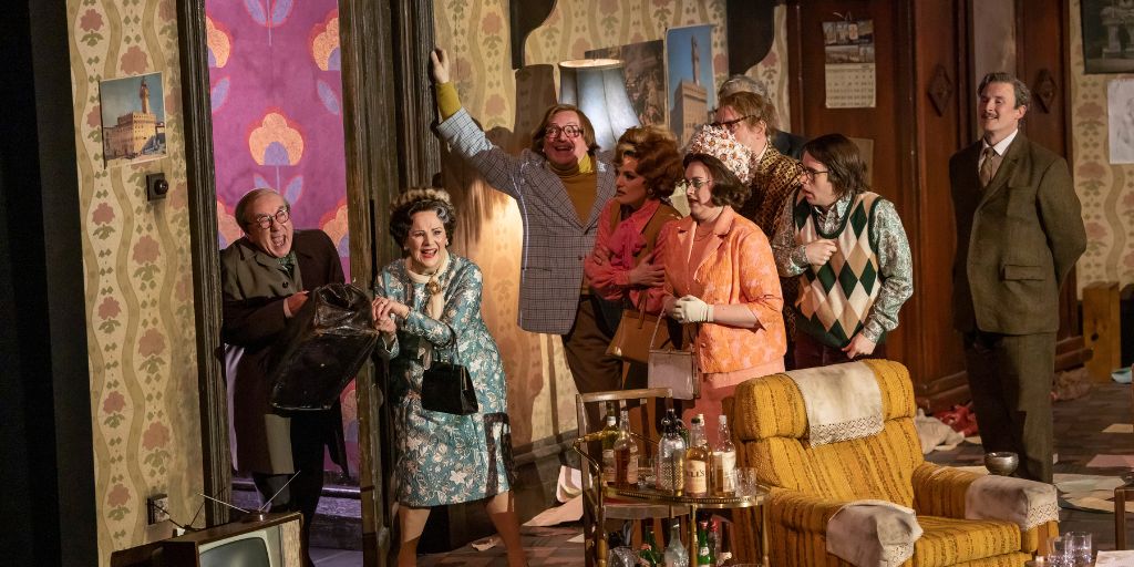 We hope you’re hungry – this is a three-course operatic feast 🍽️

With dark, intense drama to start, high emotion for main course and comedic relief for dessert, our co-production of #Puccini's Il trittico with <a href="/ScottishOpera/">Scottish Opera</a> opens @thecentre soon...
🎟️ On sale now. #WNOtrittico