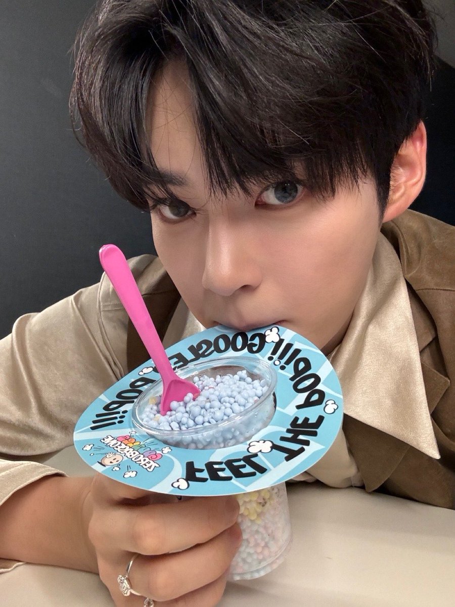 shanbrnn's tweet photo. Through this rest-time, feeling the pop of the bubble pops while eating this delicious and sweet food can make my day. The softness of this snack just melts in my mouth, making every bite a delight to tender today’s bad sign or mood. Do you want it and have you tried this snack? https://t.co/bJvzpLHKPm