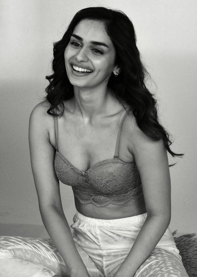 GOBjLrNX0AEoSEJ?format=jpg&name=900x900