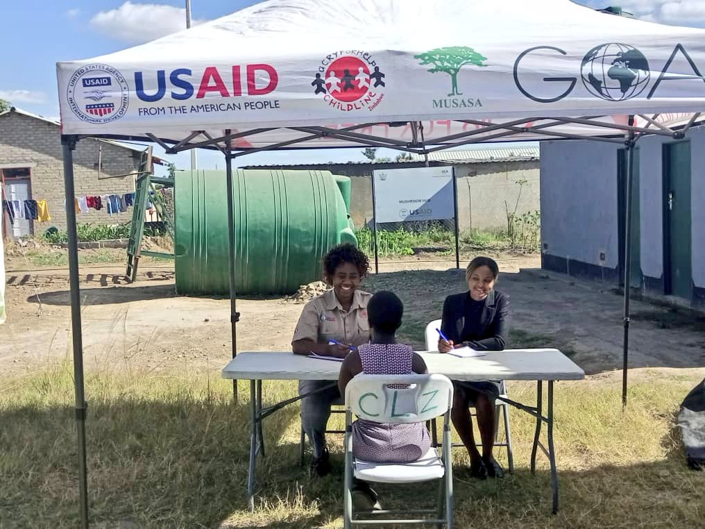 🔴 <a href="/childlinezim/">Childline Zimbabwe</a>, as part of the UPLIFT project funded by @UsaidZimbabwe,together with the Department of Social Development, is bringing services to the people. Happening now: A Mobile Drop-in at Tariro Clinic in Hopely. #116freephone 
#simudza
