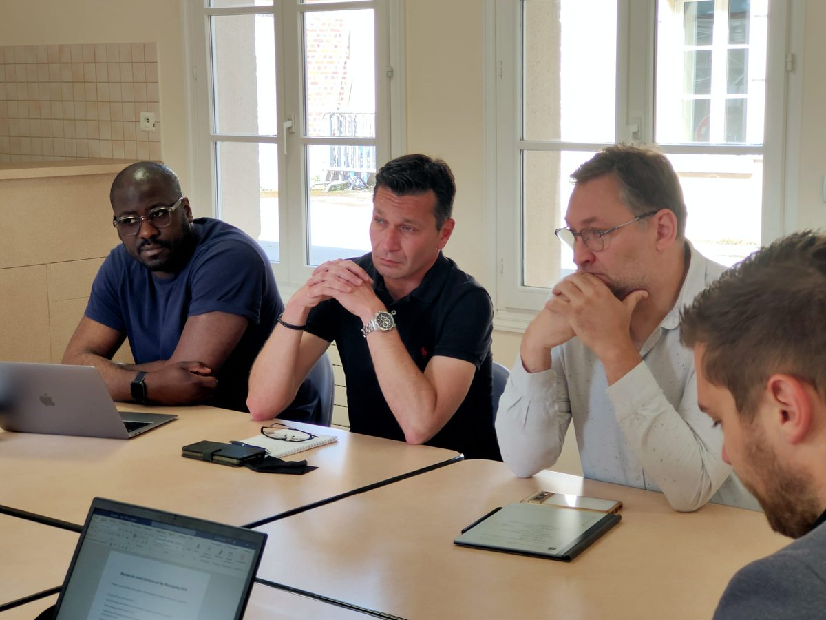 ophelie_oise60's tweet photo. Échanges passionnants et riches  avec Eric Bertrand, maire d' Armancourt @HorizonsLeParti, ce matin, avec la team Oise.. "Voir loin, pour faire bien"... #EPhilippe_LH https://t.co/tryrXjnL99