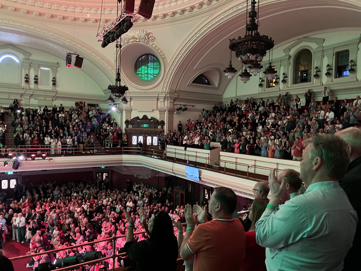 Standing ovation for Sir Brian Langstaff & his team, as he gives his remarks on ⁦@bloodinquiry⁩ report, but he calls for one for all who gave evidence & allowed inquiry to complete its work.
We must remember >700 who have died since inquiry commissioned.
#ContaminatedBlood