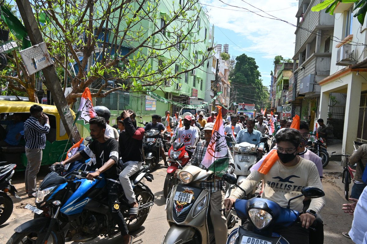 sofiafirdous1's tweet photo. ରୋଡ୍ ଶୋ' ବେଳେ କଟକ ପରିବାରର ଅପାର ପ୍ରେମ ଓ ସମର୍ଥନ ବାସ୍ତବରେ ମୋତେ ଅଭିଭୂତ କରିଛି। ଆପଣମାନଙ୍କ ଉତ୍ସାହ ଓ ସମର୍ଥନ ମୋର କାର୍ଯ୍ୟକୁ ଗତିଶୀଳ କରିଛି ଏବଂ ତାହା ମୋତେ ଆପଣମାନଙ୍କର ଅଧିକ ନିକଟତର ହେବାକୁ  ଉତ୍ସାହ ଓ ଶକ୍ତି ପ୍ରଦାନ କରିଛି।

#cuttackpride #cuttackbuzz #sofiafirdous #etharasofia #vote4sofia #cuttackchangemaker #amacuttack #cuttackassembly