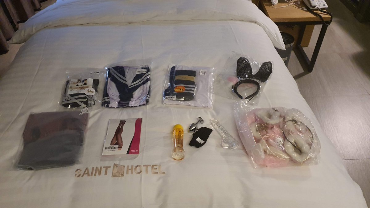 토요일 오후부터 시작한 플♡ 모텔1회 추가 하고 저녁 늦게 까지 간만에 성향이 있는 유부녀(40세) 좋은 시간 보냈다.
살집이 몸이지만 원하는거 다 해주는편이라 마음에 드네 ㅎㅎ 아직은 애널은 애널플러그까지만 개통 안되었지만 추후에 개통 도전해 보기로 ㅋㅋ
#코스튬 #펨섭 #유부녀 #성향녀