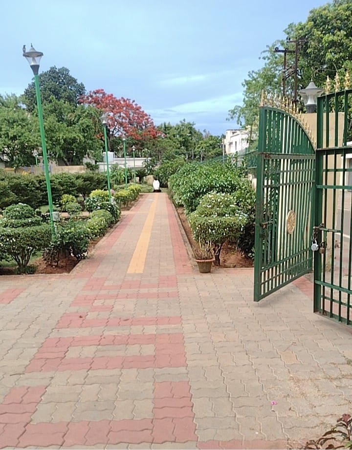 BSCL_BBSR's tweet photo. Experience serenity and relaxation in BMC parks. Take some time to enjoy the meticulously maintained green spaces. #UrbanGreenery #BMCParks #BhubaneswarFirst https://t.co/9mGtaY12Hc