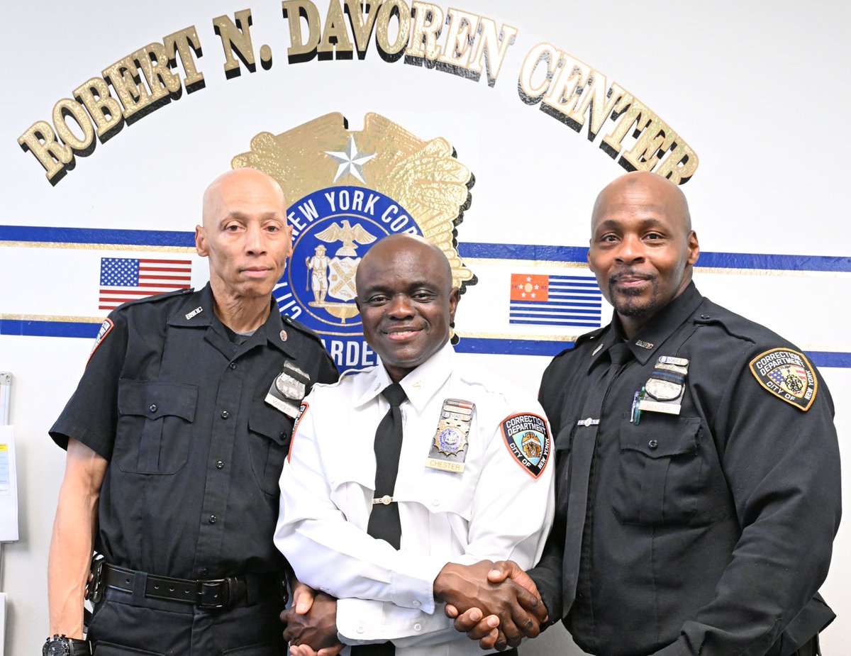 A #DOC job well done goes to #CorrectionOfficers Wright and Hakeem today for recently working together to stop a drug smuggling attempt on #RikersIsland. Learn more at bit.ly/3Ka8X6i. #JoinTheBoldest #MondayMotivation