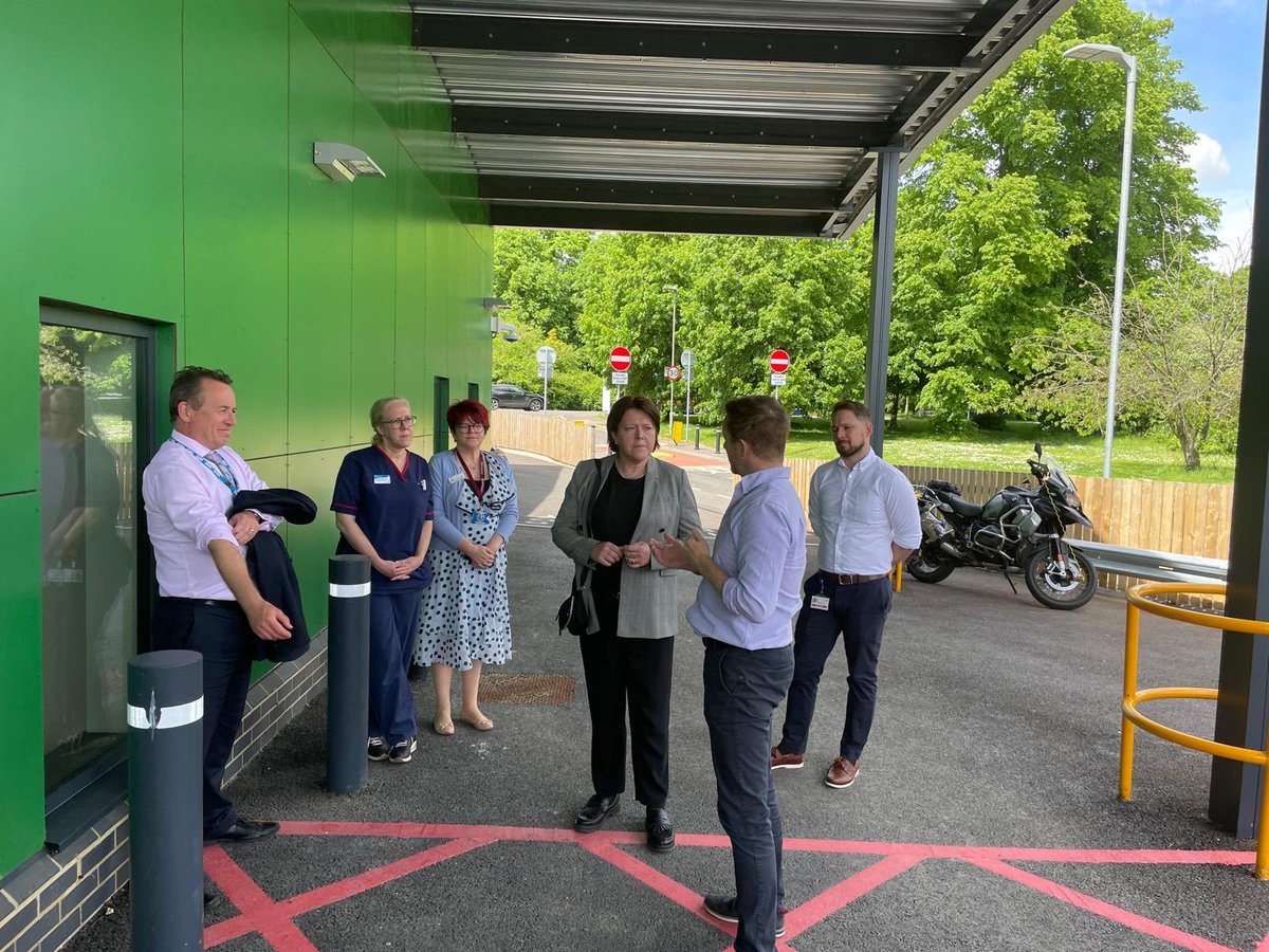 Great to get an update from  ⁦<a href="/HHFTnhs/">Hampshire Hospitals</a>⁩ at the Basingstoke Heart Centre, which has now been open for 18 months, and how clinical plans for the new hospital bring stoke and heart attack expertise together to provide the very best for patients.