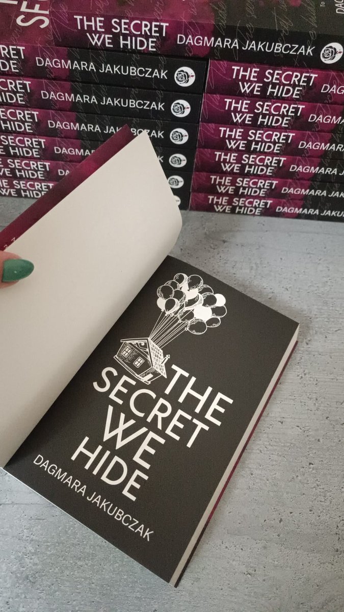 Wyd_BlackRose's tweet photo. A co to do nas dzisiaj przyszło?🤭
Wygląda obłędnie, a dla tych którzy nie mogą się doczekać, mogą zacząć czytać najnowszą książkę Dagmary na Legimi🔥
#twitteroweksiążkary #TSWH #legimi https://t.co/QHdFgzq8ER