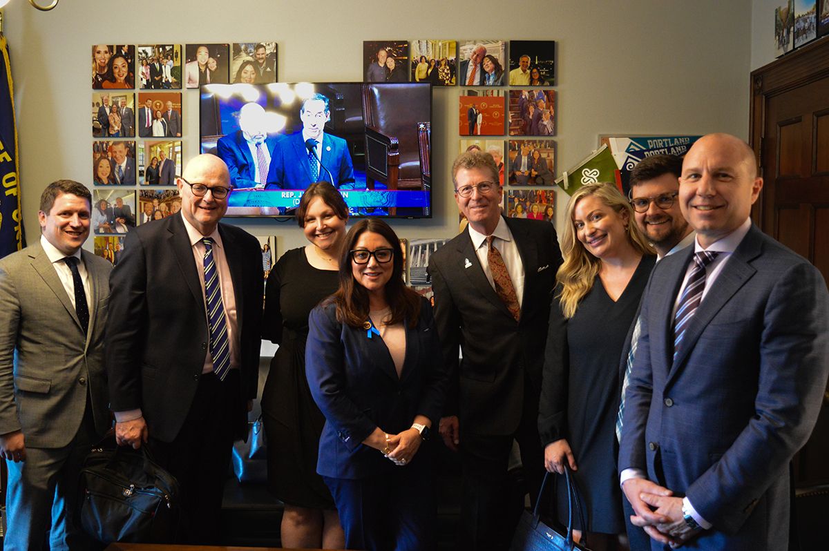 AMWA_water's tweet image. Last week, @AMWA_water and the Water Affordability Coalition met with Rep. Lori Chavez-DeRemer (R-Ore.) to thank her for her leadership in advancing the #LIHWAP Establishment Act, aimed at making LIHWAP permanent.

Read AMWA&apos;s recent MMB article: bit.ly/3K57ZbE