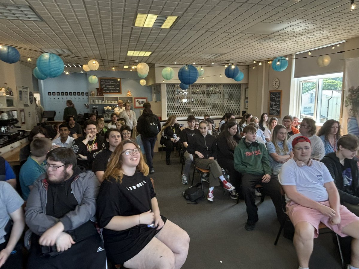 RyanPaulChard's tweet photo. Had the absolute pleasure of presenting the Hospitality and Catering departmental awards this lunch time at Crosskeys Campus @coleggwent. Well done to all the winners and staff! Very strong team @helenlawless3! https://t.co/WWYH5PxPoJ