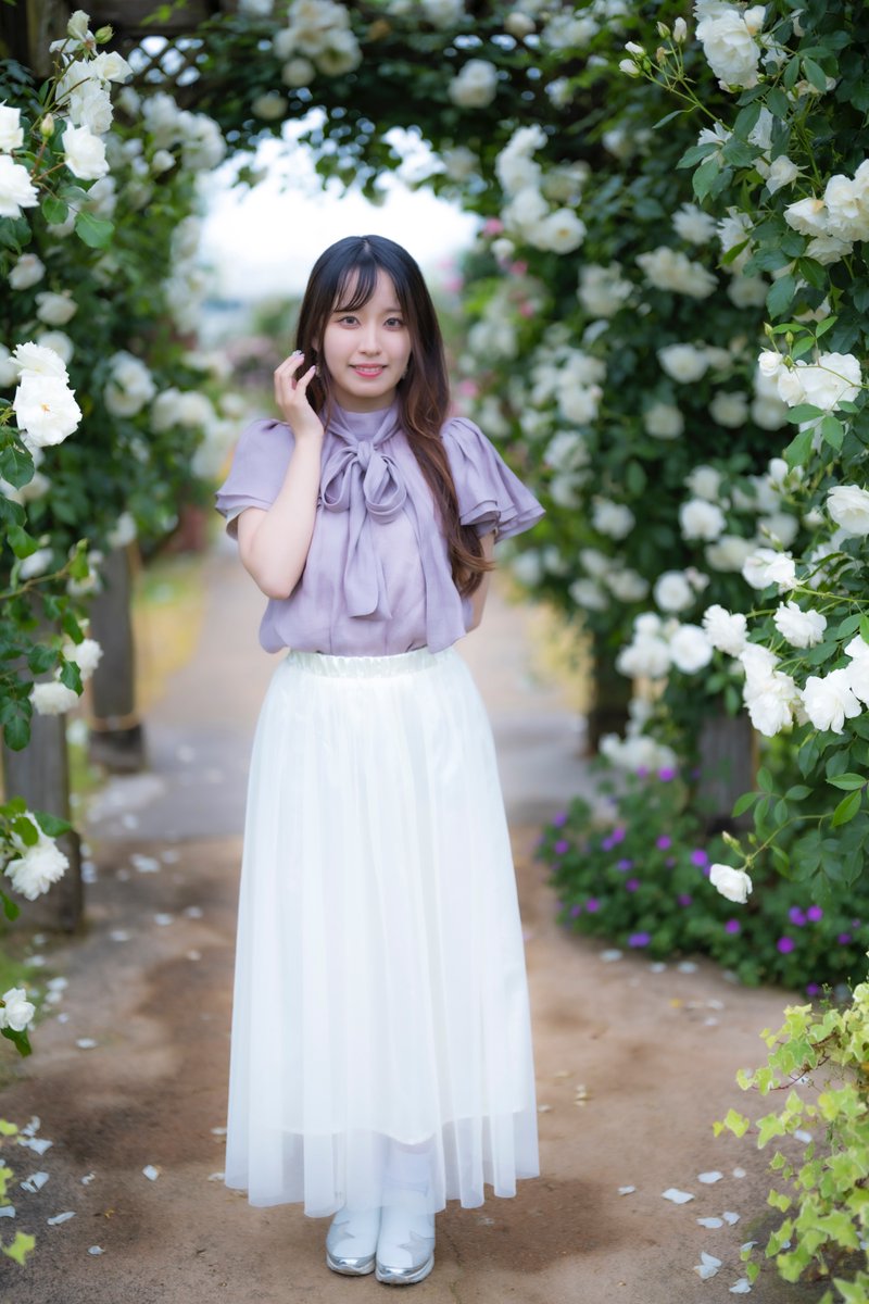 Model : まりんさん(@niram1030 ) 
Place ：大津館・イングリッシュガーデン

#写真撮っている人と繋がりたい
#ポートレートモデル
#SonyAlpha
#これソニーで撮りました
#みんなのスナップ写真展
#2024osakastreet