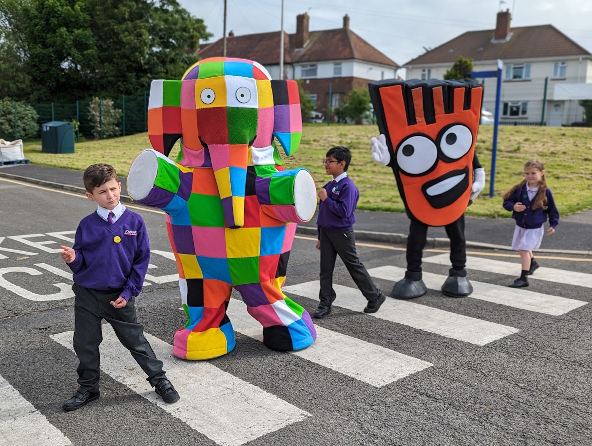 🥳 A fantastic start to #WalkToSchoolWeek! Elmer the Patchwork Elephant joined us in #Blackpool to officially launch a limited-edition version of #ElmersWalk - available now in @onestopstores! Thank you to Boundary Primary School for having us! livingstreets.org.uk/ElmerWTSW