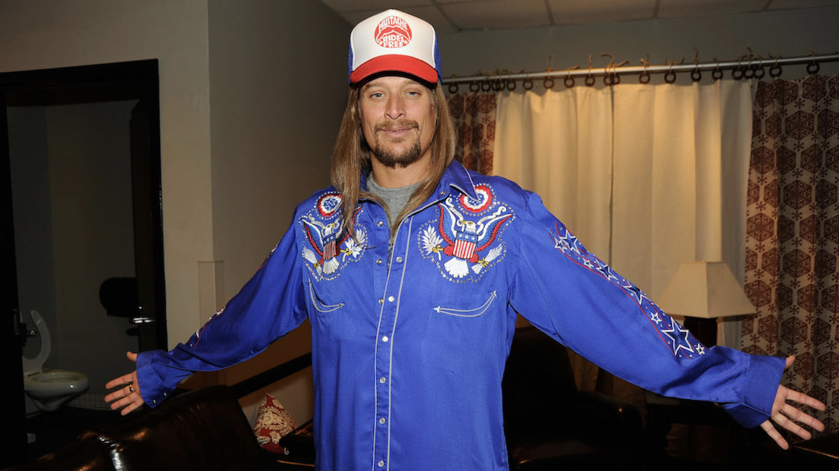 A drunk and belligerent Kid Rock allegedly waved a gun in the face of a Rolling Stone reporter and attempted to goad him into a physical fight → cos.lv/xywG50RN2yh