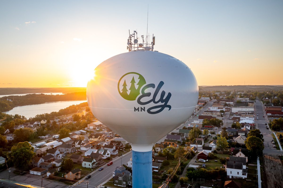 Unsigned 2024 forwards drop your tape below ⬇️⬇️⬇️

Who wants to compete in one of the best juco leagues across the country? 

Last season the MCAC had 3 teams in the top 15 in the country and we played 8 games vs nationally ranked opponents!

#HeadNorth | #IronSharpensIron