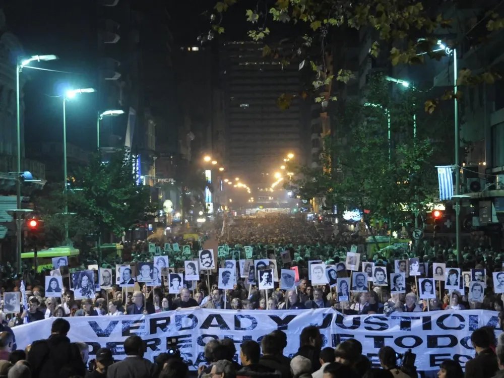 Comienza el programa especial de la Marcha del Silencio, con artistas que supieron reflejar en sus canciones el horror del Terrorismo de Estado